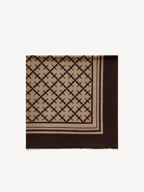CORNELIS skjerf fra By Malene Birger i fargene mørkebrun og beige, laget i 100% ull med Signature Flower-print og frynser.