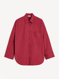 By Malene Birger Derris oversized bomullsskjorte i burgunder med knapper i front og brystlomme.