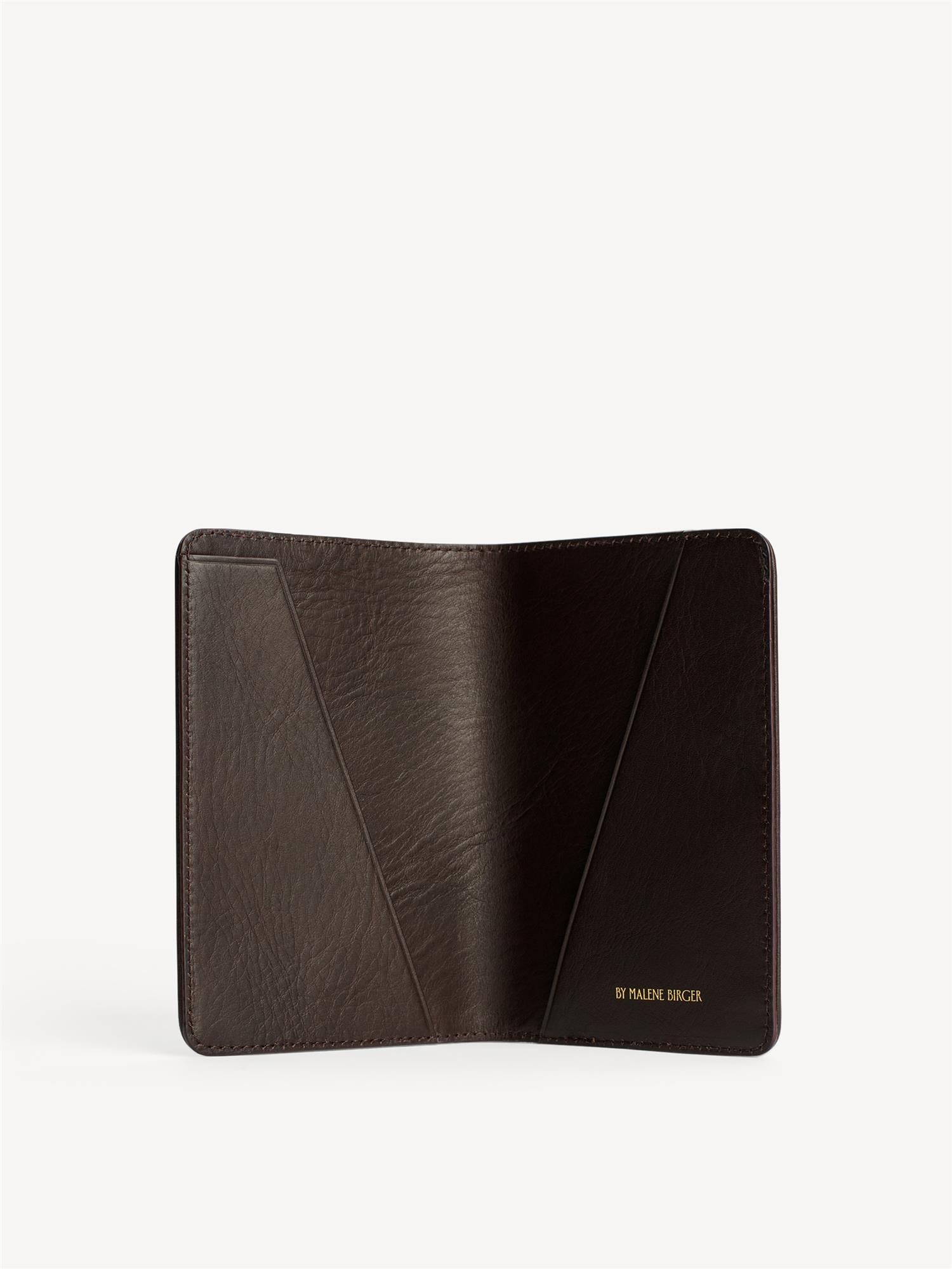 CARA PASSPORT Passcover med Monogramprint