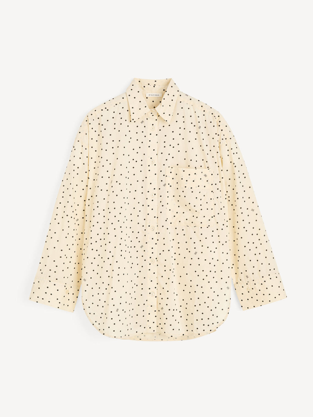 By Malene Birger Derris Voile tynn bomullsskjorte med polkadotter, oversized passform og knapper i front.