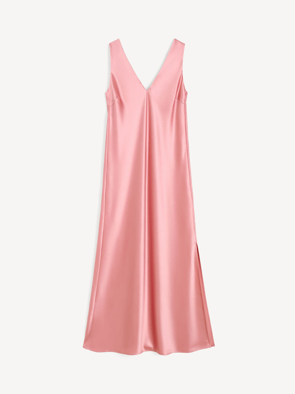 By Malene Birger Levita maxikjole i lys rosa acetat og polyester sateng med v-utrigning foran og bak og feminin passform.