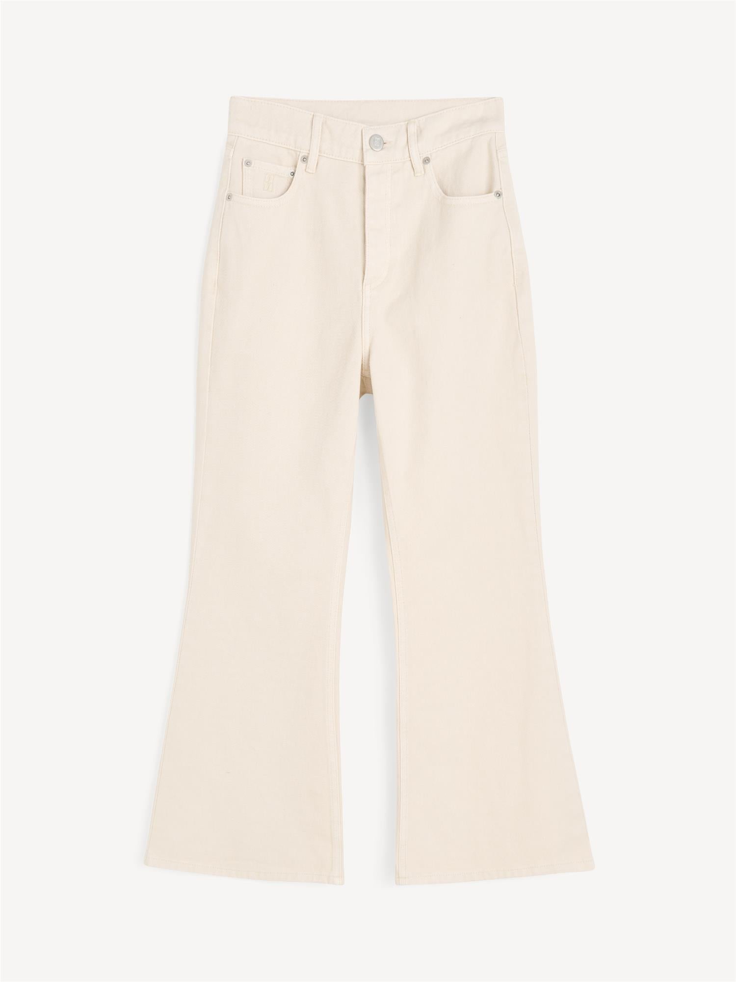 Houston jeans i kremfarget denim med utsvingte ben, mellomhøyt liv og klassisk fem-lomme design.