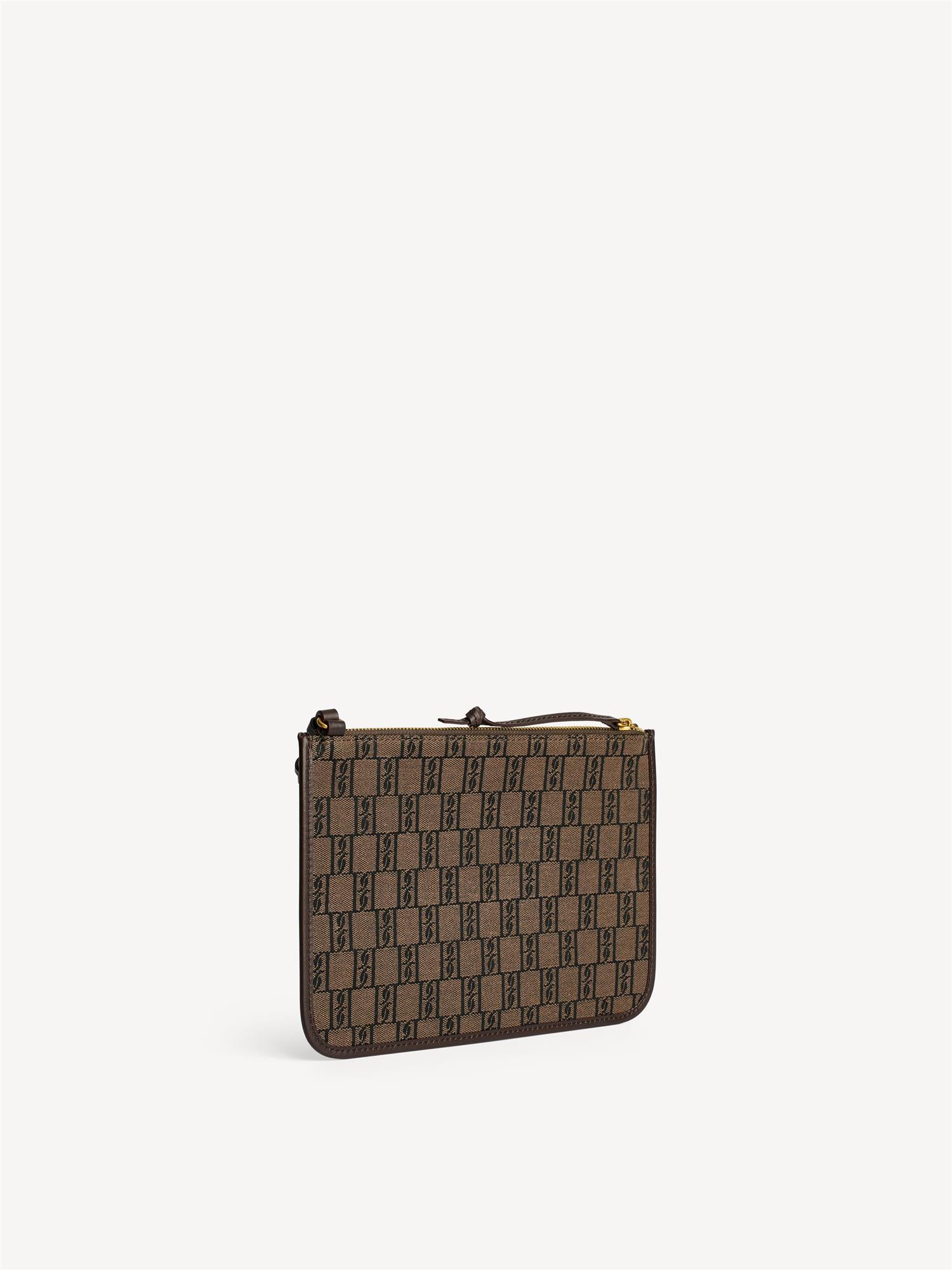 CARA PURSE Veske med monogram print.