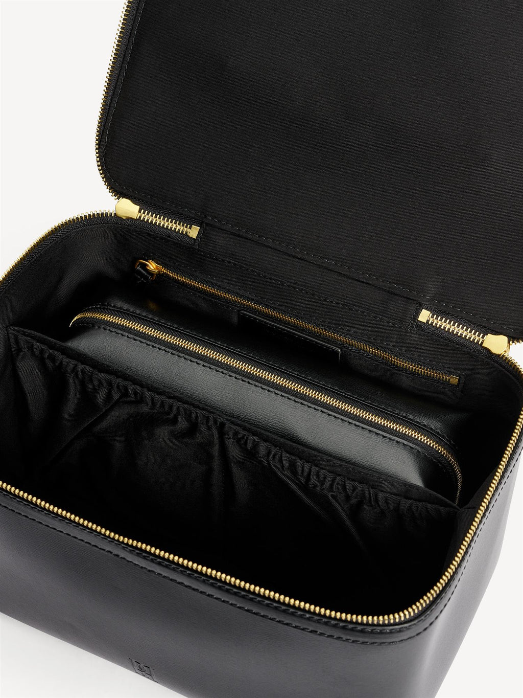 aya beauty, toalettmappe,Resirkulert skinn, Gummi, Andre fiber, Polyurethane, sort, by malene birger