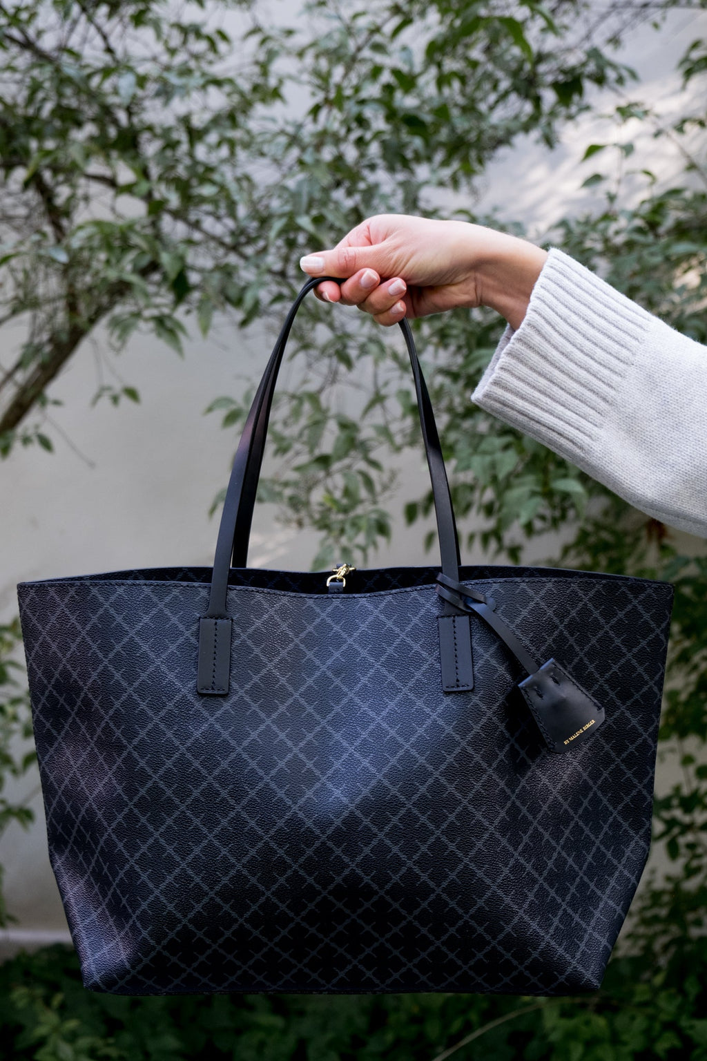 abi tote, veske, polyvinyl chloride, mørkegrå, by malene birger