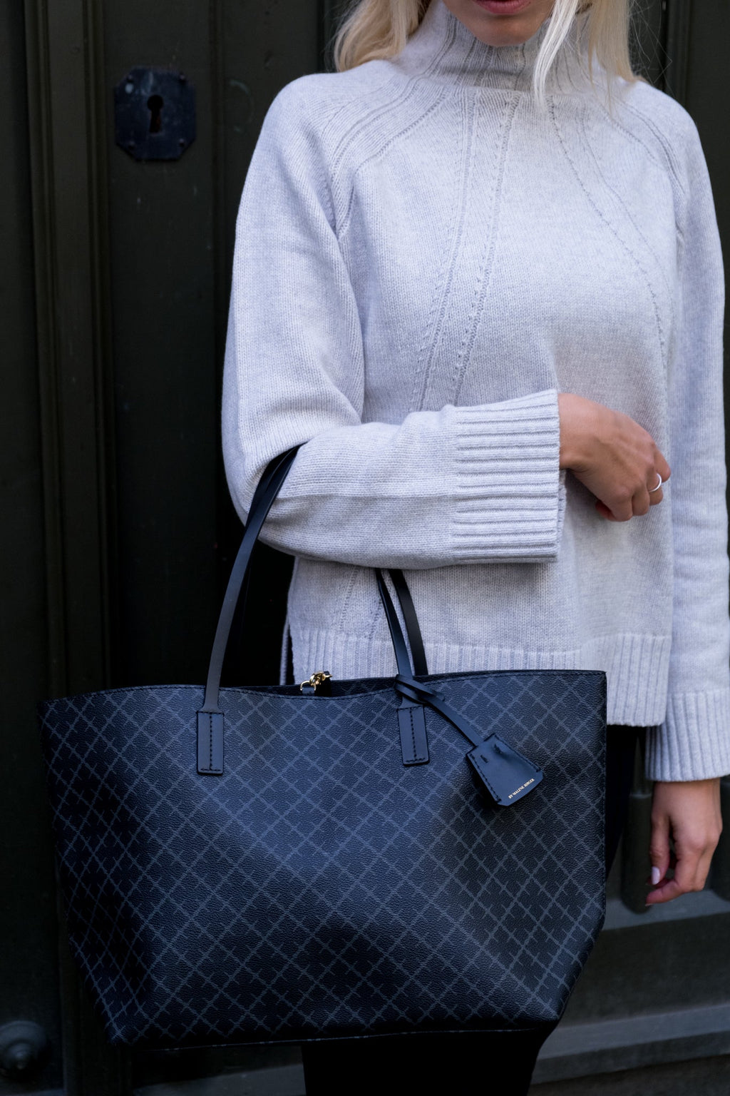 abi tote, veske, polyvinyl chloride, mørkegrå, by malene birger