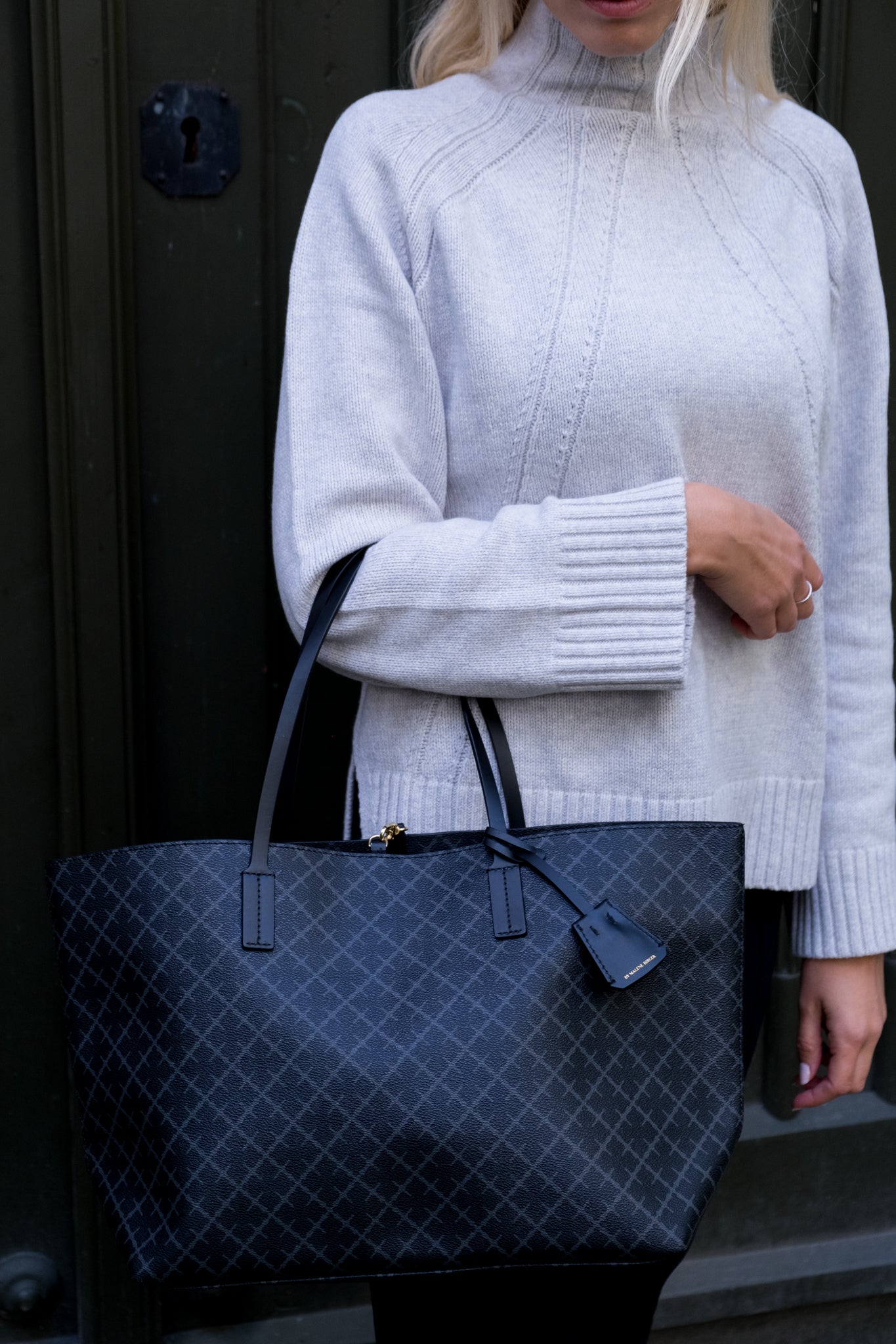 abi tote, veske, polyvinyl chloride, mørkegrå, by malene birger