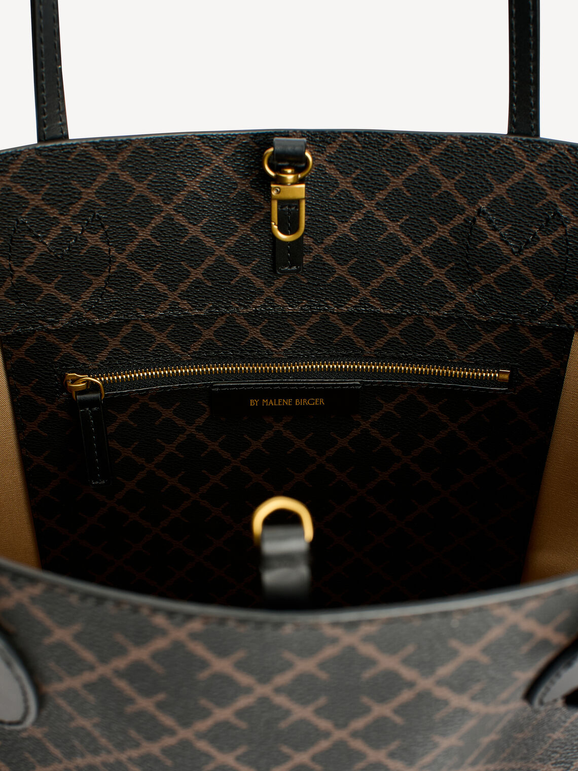 ABIGAIL Veske med oppdaterte detaljer Brun