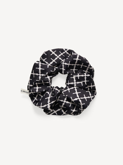 ADA SCRUNCHIE Hårstrikk Sort