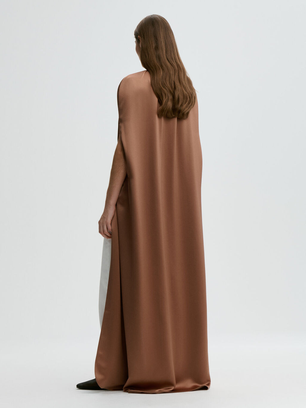 DALLIE Lang Satin cape Brun