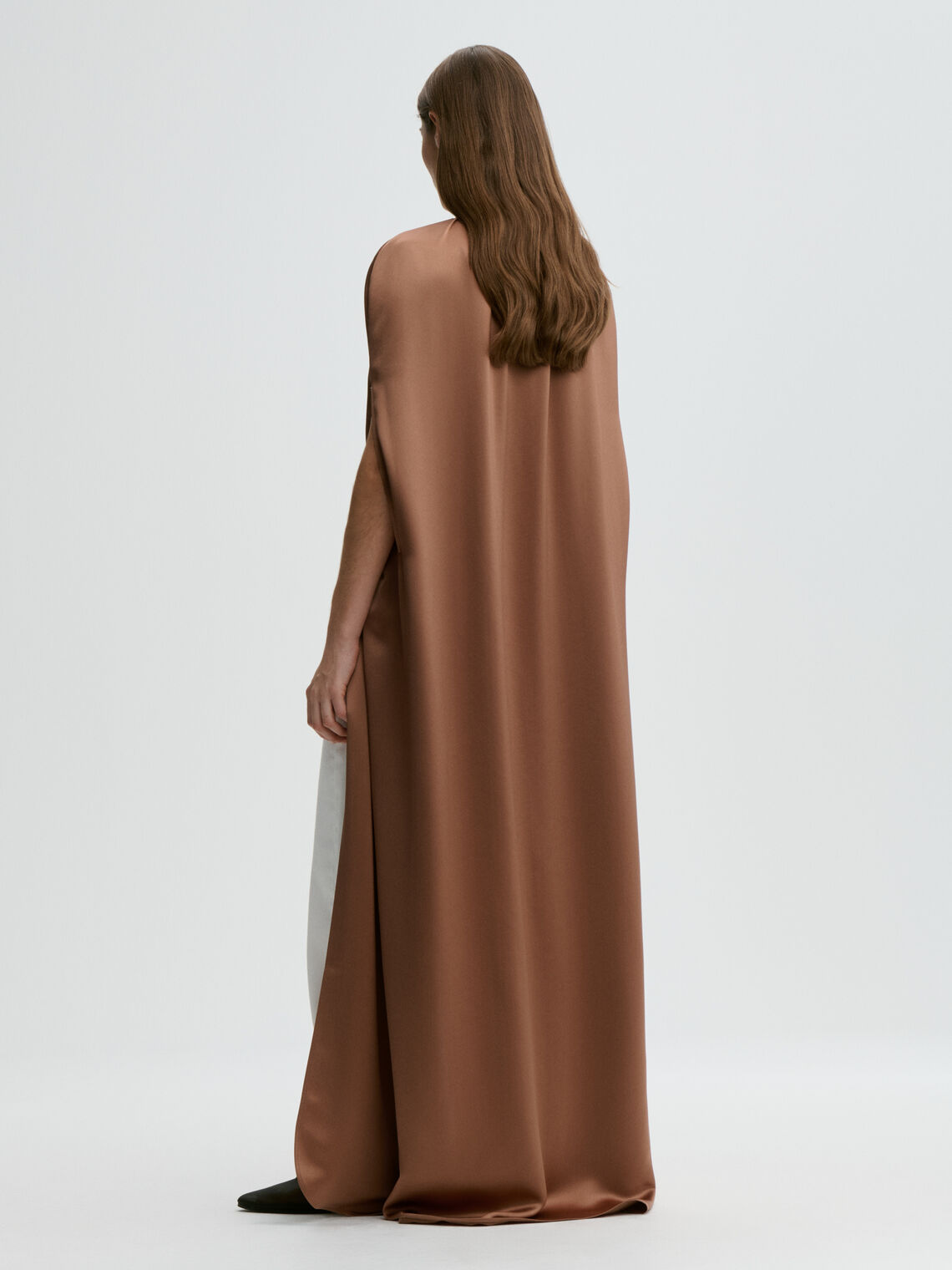 DALLIE Lang Satin cape Brun