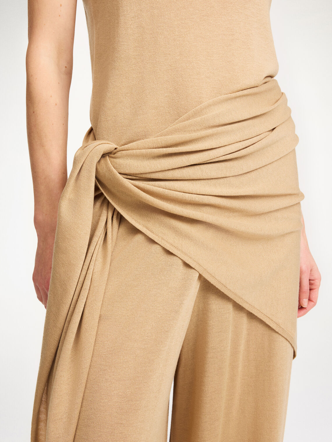 DOROTHEA Skjerf i ull og silke Beige