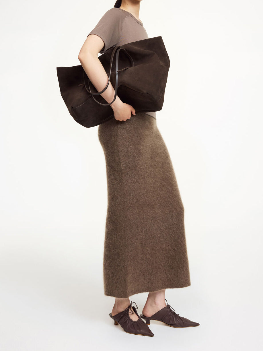 By Malene Birger Estille brun mohair og polyamid-skjørt med elegant lengde og splitt bak.