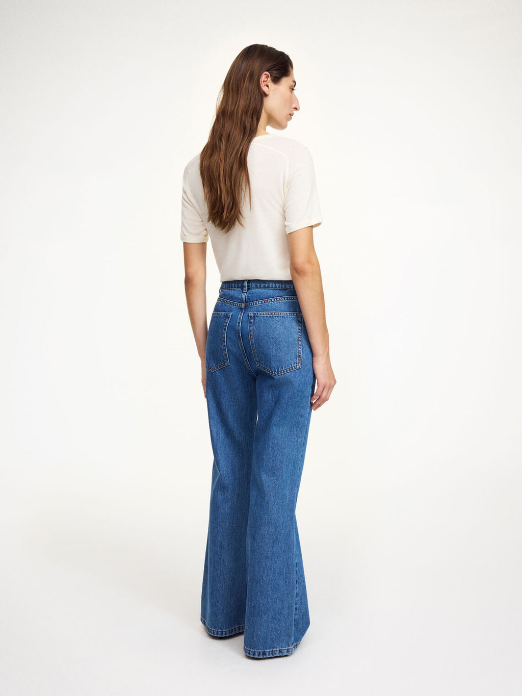 Houston jeans med utsvingte ben i denimblå, mellomhøyt liv og klassisk fem-lomme design.