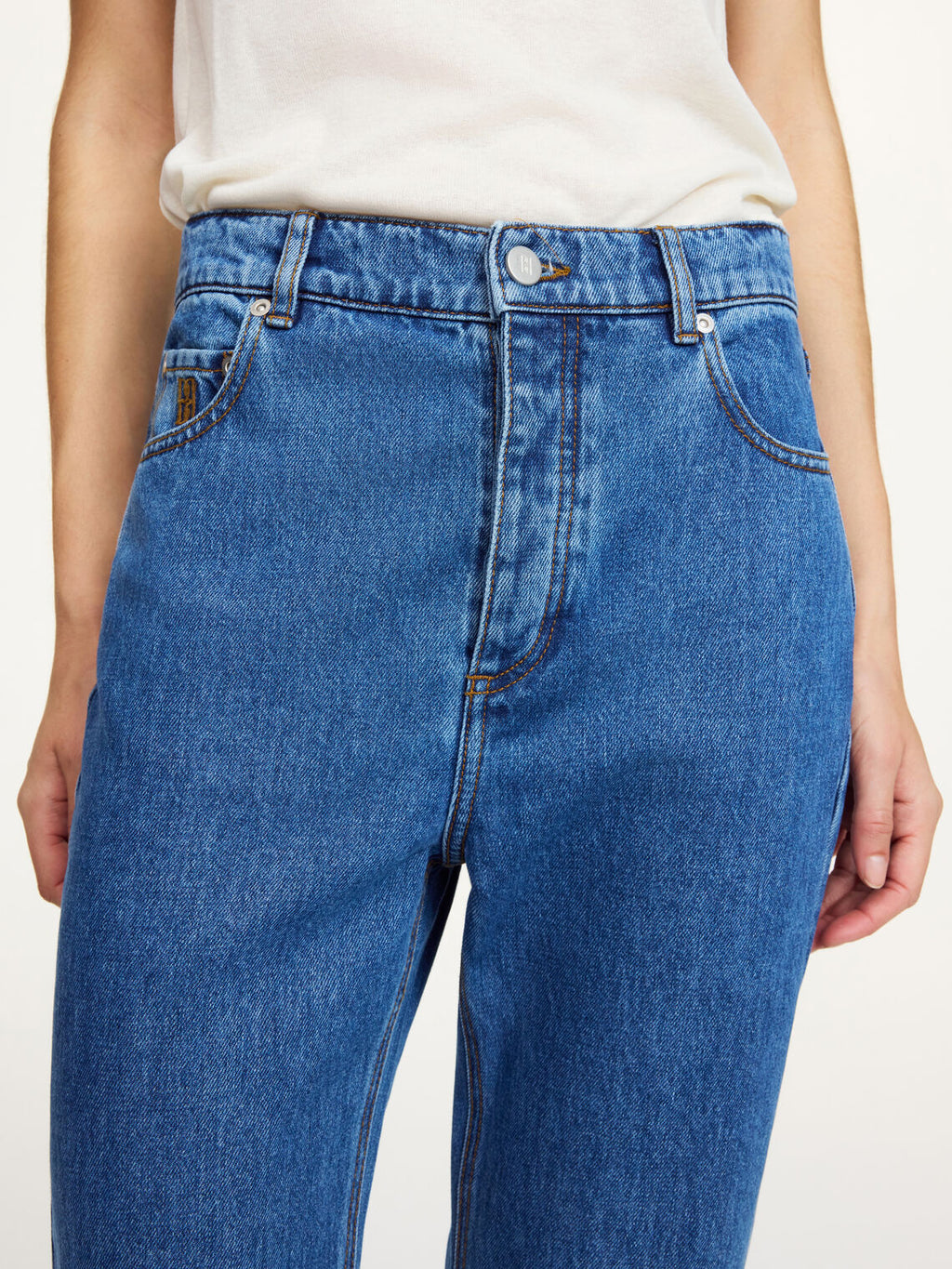 Houston jeans med utsvingte ben i denimblå, mellomhøyt liv og klassisk fem-lomme design.