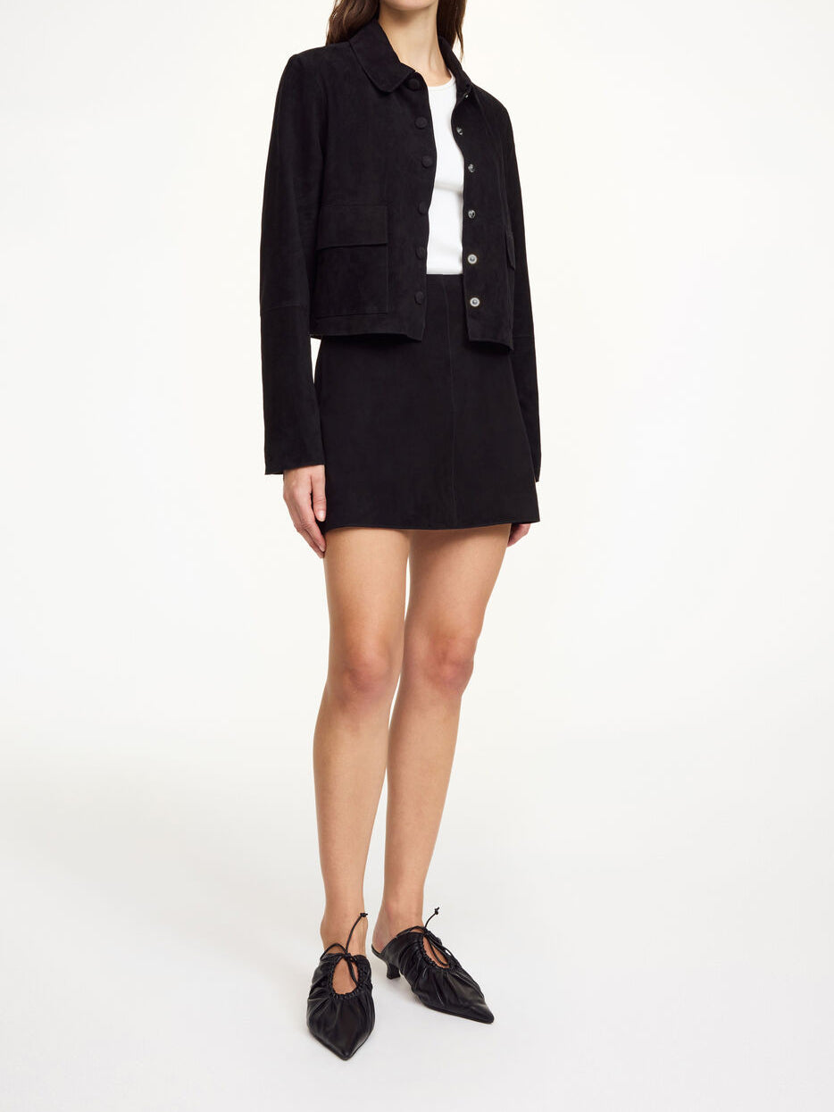 By Malene Birger Nola Suede sort skinnskjørt med minimalistisk snitt, nett lengde.