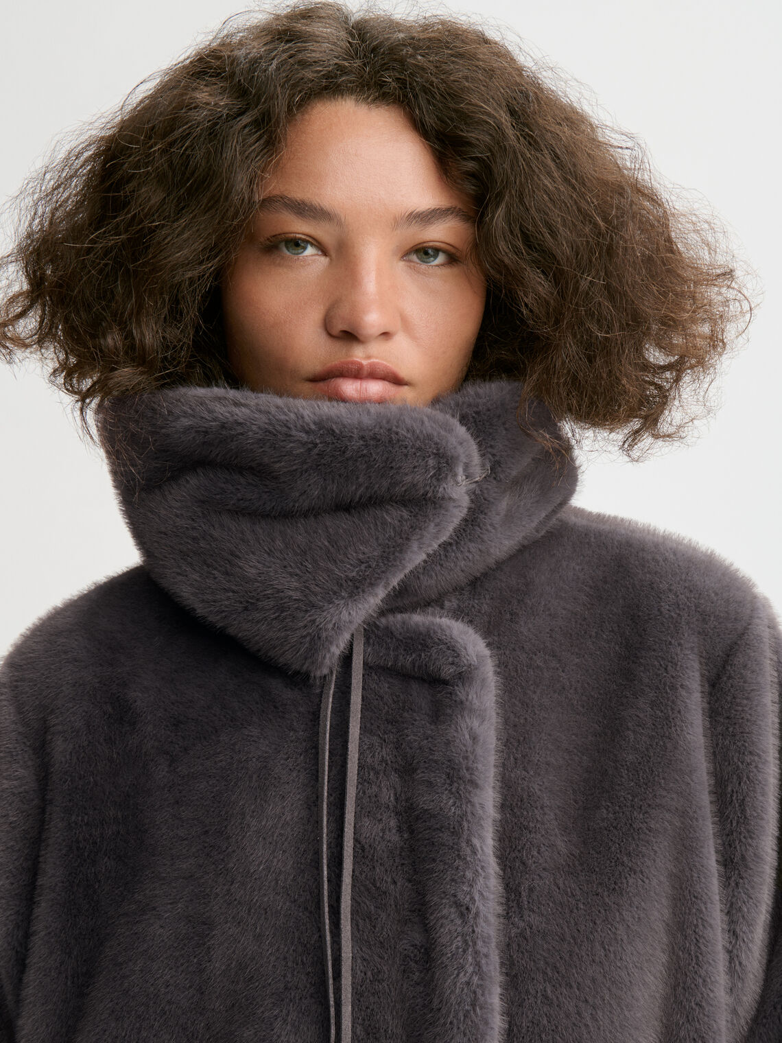 VELA Faux Fur jakke Mørkegrå