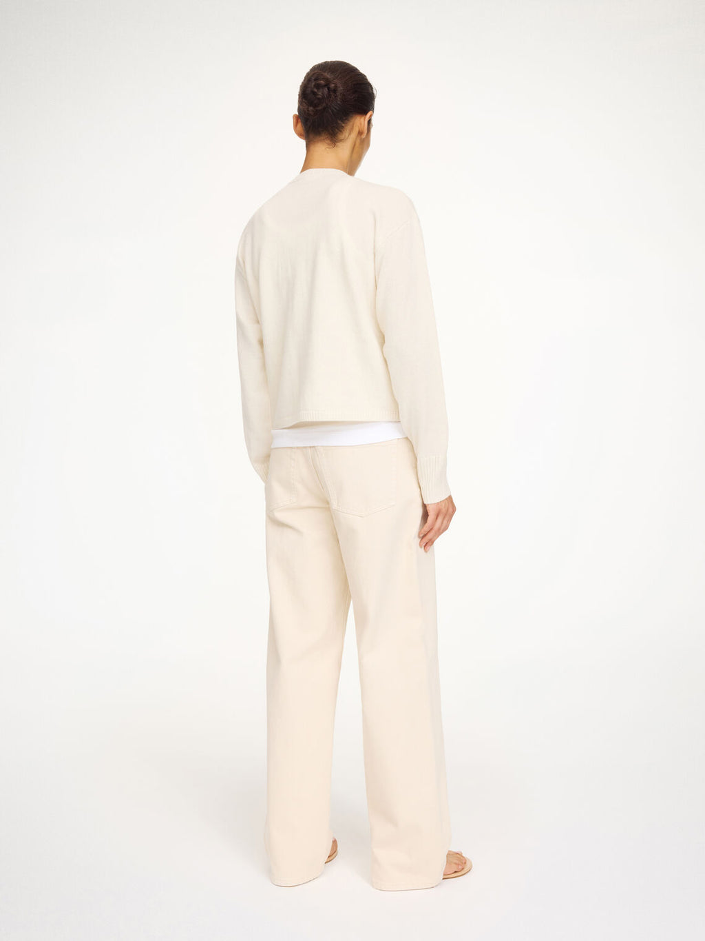 Kremhvit cardigan i 100% ull med klassisk passform og knapper – By Malene Birger