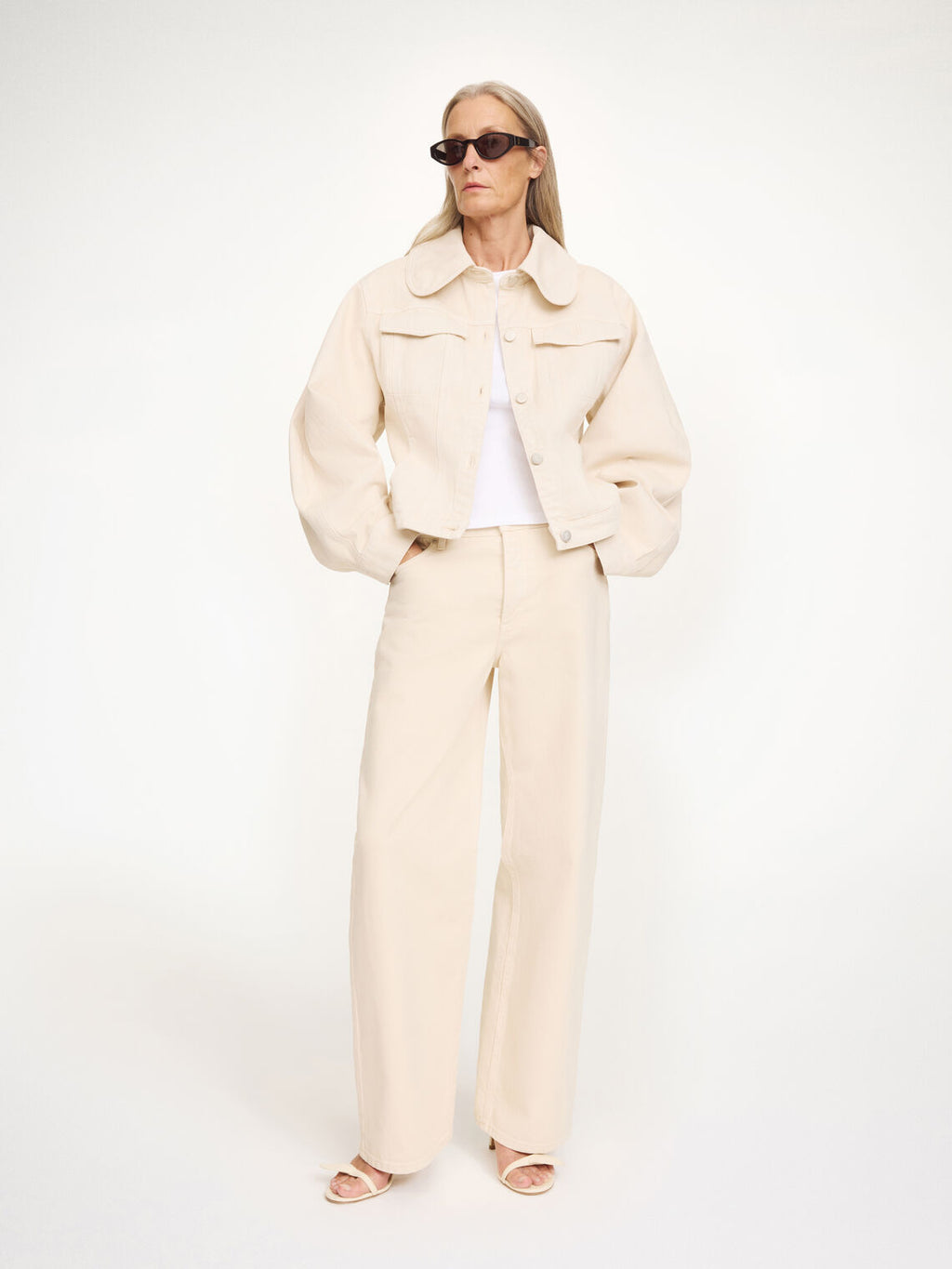Beige jeans jakke i organisk bomull, klassisk snitt, monogramdetaljer
