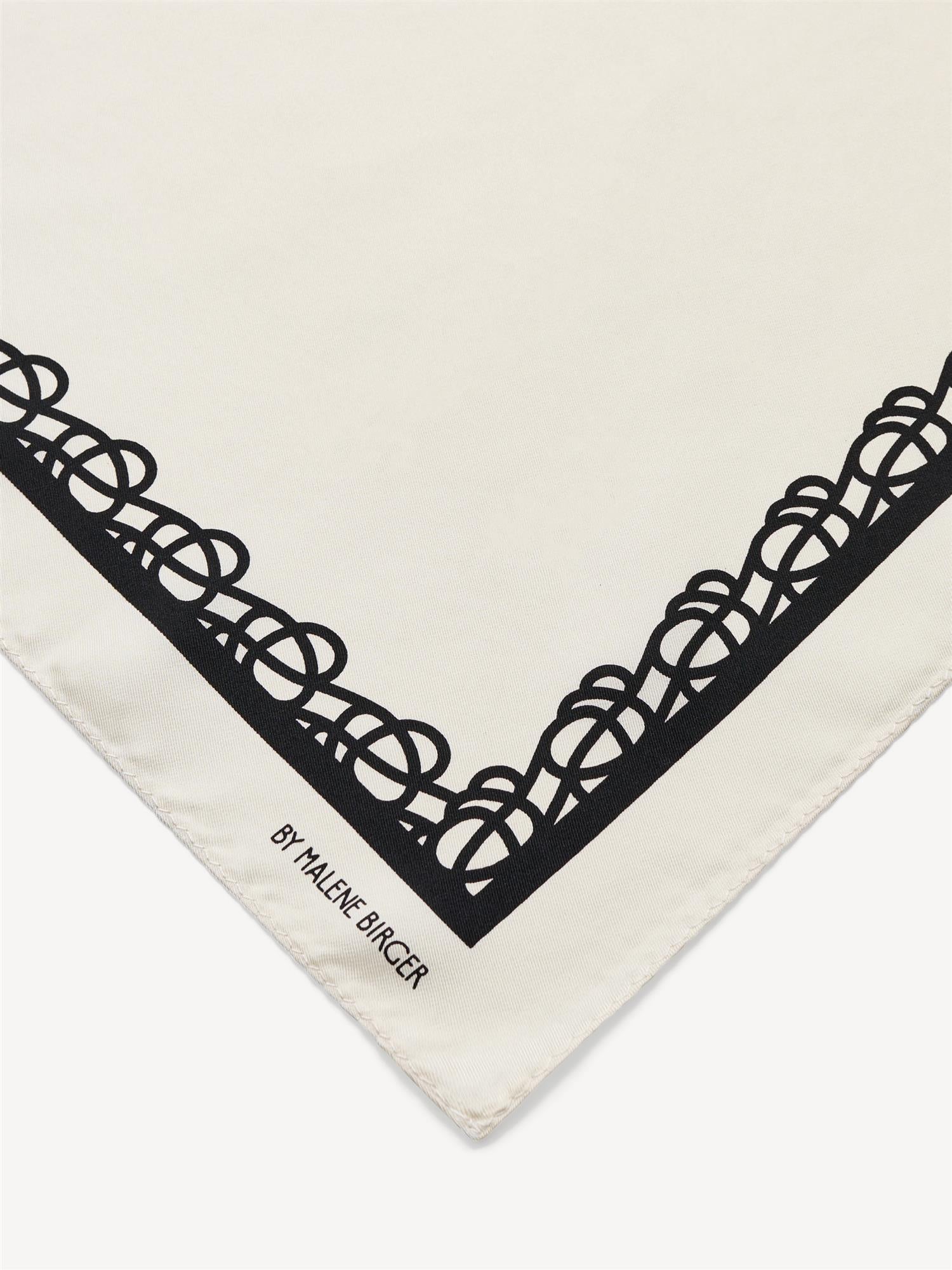 OSSA Nett silkeskjerf med "swirl" print Hvit