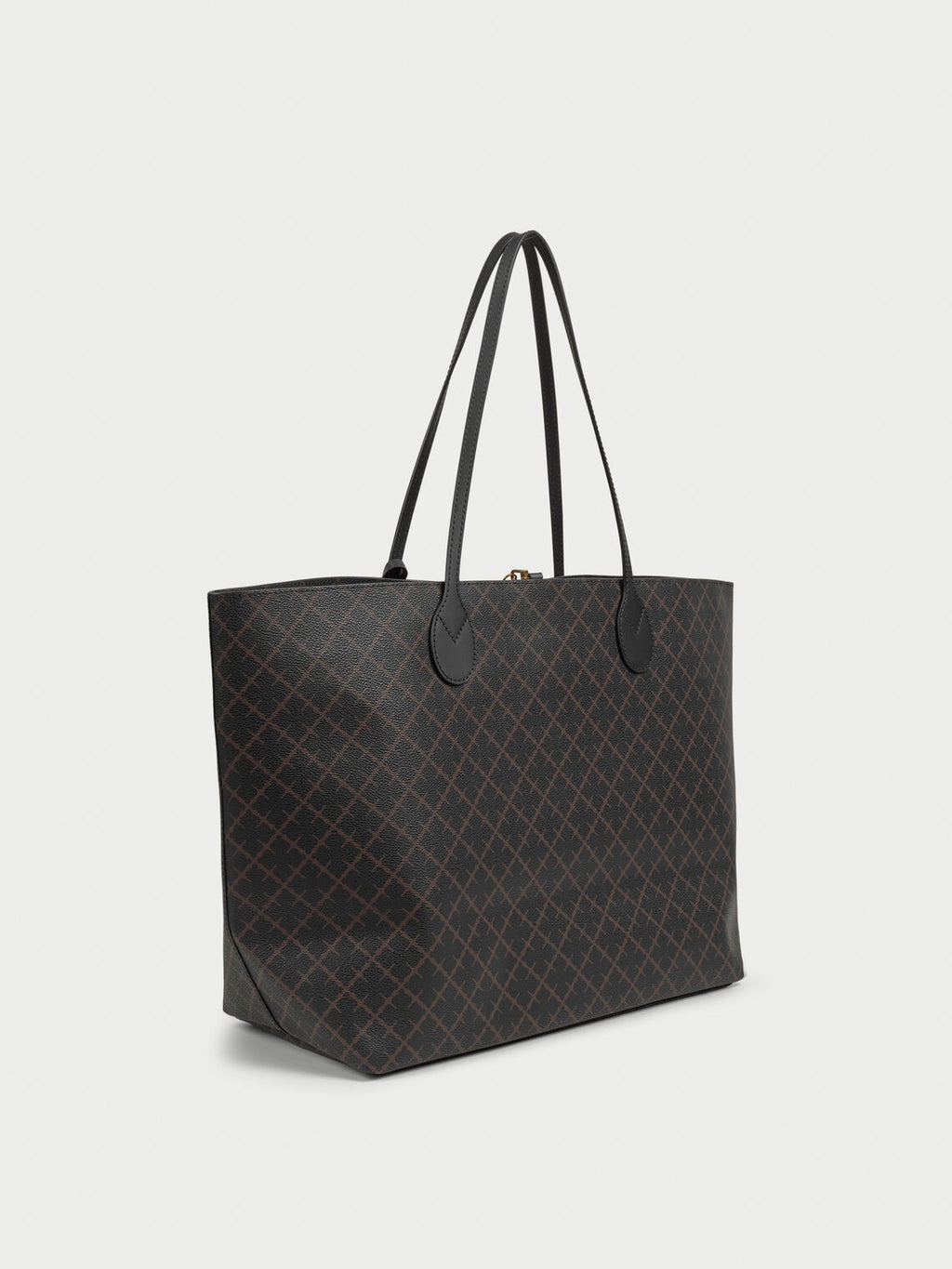 ABI TOTE veske fra By Malene Birger i fargen brun, laget i polyvinylklorid med Signature Flower print og skinnhåndtak. Romslig modell med innvendig lomme.