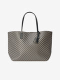 By Malene Birger Abigail veske i mikroprint sort og hvit, laget av 100% polyvinylklorid med skinndetaljer.
