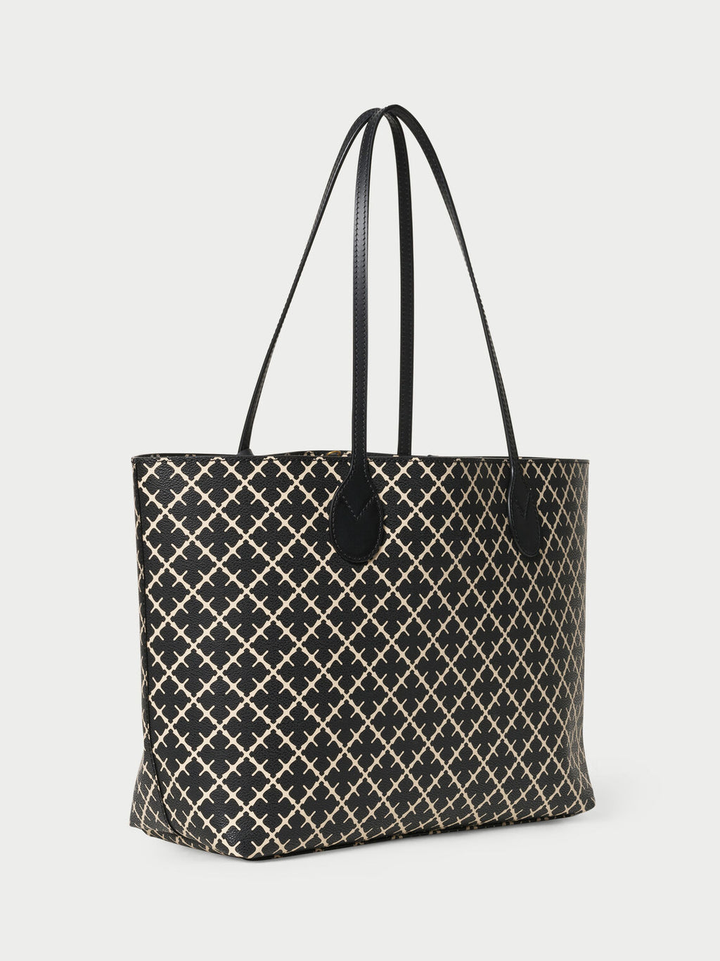 ABIGAIL veske fra By Malene Birger i fargen sort, laget i polyvinylklorid med Signature Flower print.
