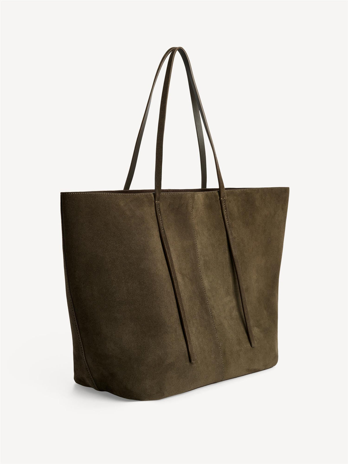 By Malene Birger ABILLA veske i mørkebrun, laget av semsket skinn.