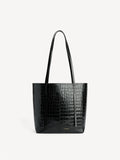 ABILSO CROCO veske fra By Malene Birger i sort skinn med croco-struktur, tote-form og lange bærereimer.