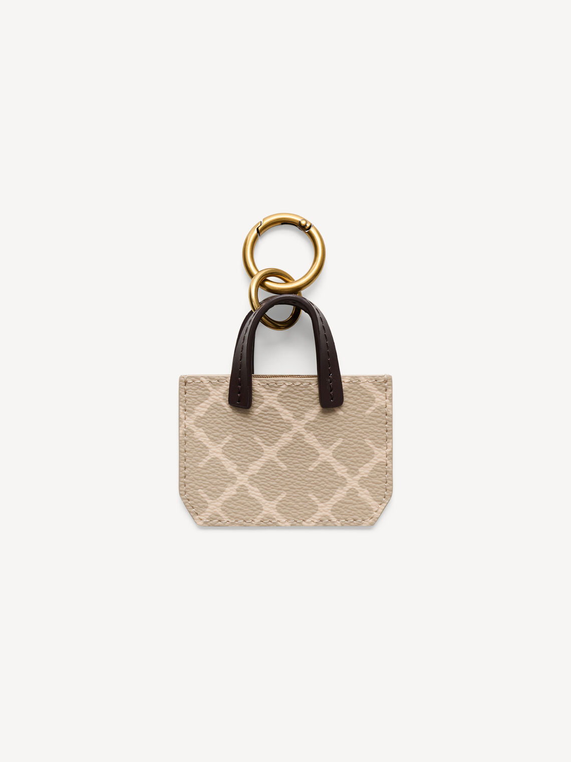 By Malene Birger Ada Charm nøkkelring i beige PVC med Signatur Flowerprint og gulldetaljer, 9 x 8 cm.