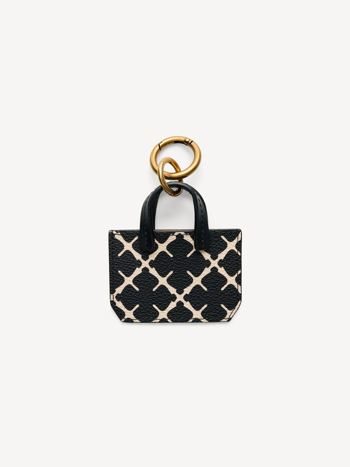 By Malene Birger Ada Charm nøkkelring i sort PVC med Signatur Flowerprint og gulldetaljer, 9 x 8 cm.