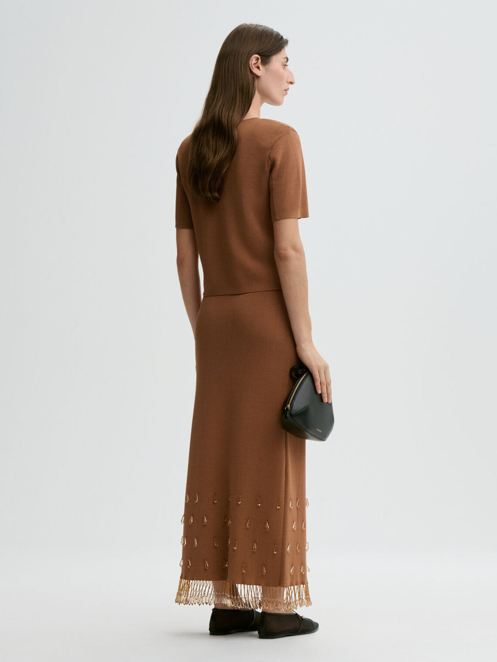 Brun strikket topp med rund hals og klassisk passform – By Malene Birger