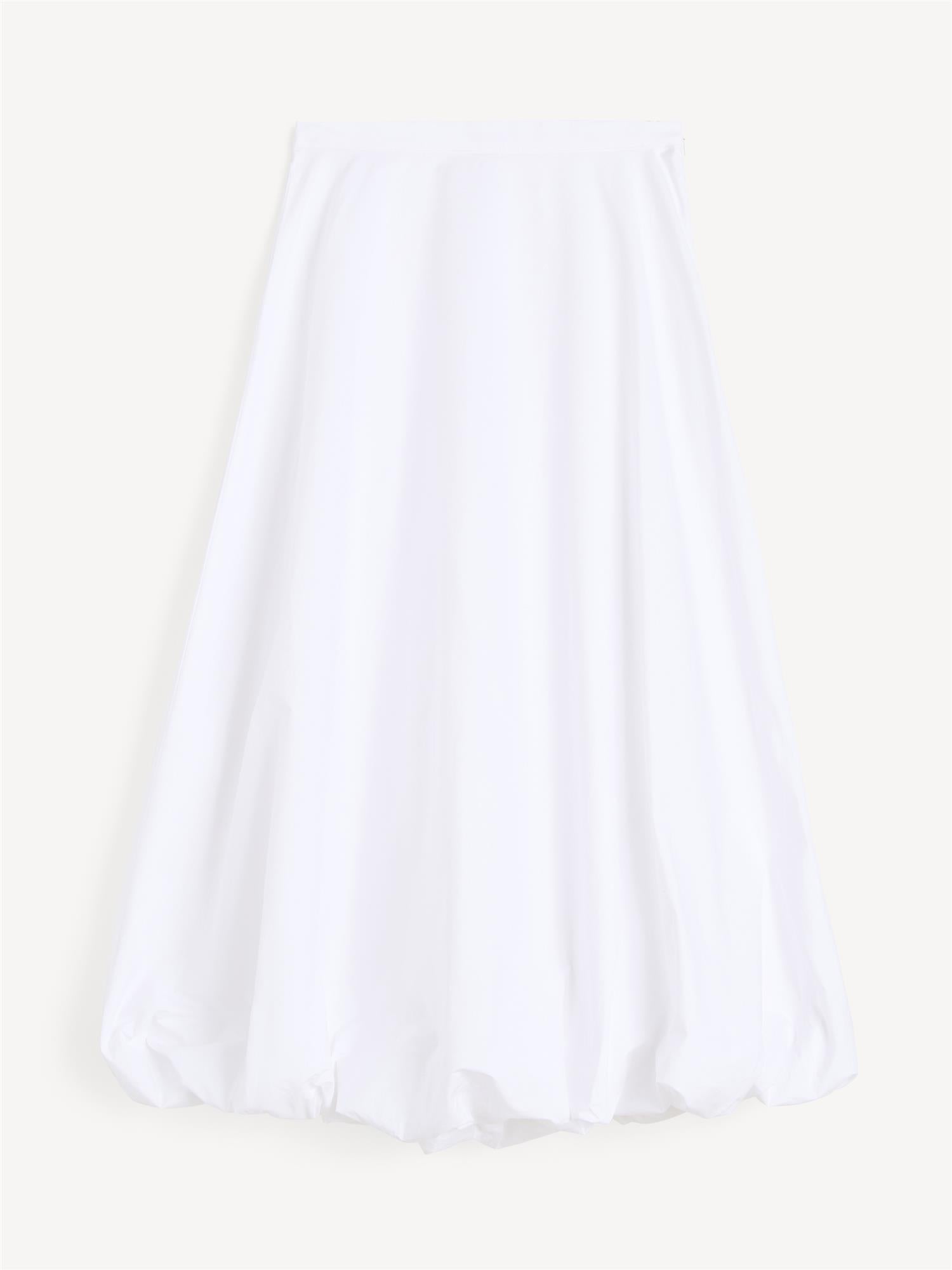 By Malene Birger Aubrey ballong-skjørt i hvit organisk bomull, med en nett passform og voluminøs avslutning.