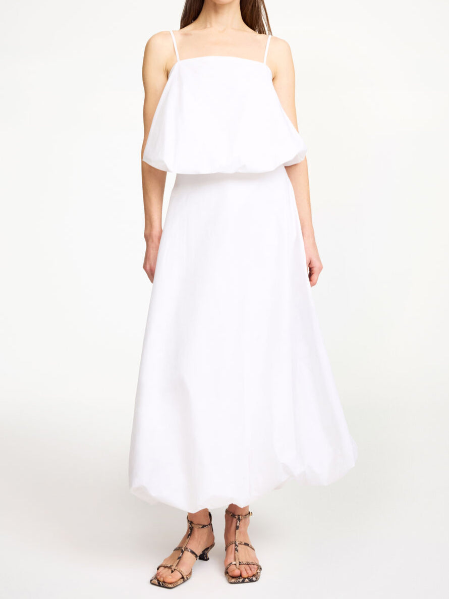 By Malene Birger Aubrey ballong-skjørt i hvit organisk bomull, med en nett passform og voluminøs avslutning.