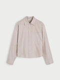 AUDREY CROPPED skjorte fra By Malene Birger i fargen beige, laget i organisk bomull. Cropped lengde.