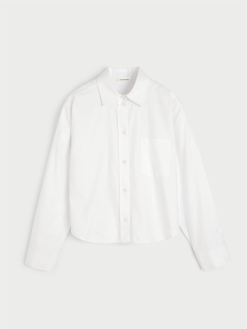 AUDREY CROPPED skjorte fra By Malene Birger i fargen hvit, laget i organisk bomull. Cropped lengde.