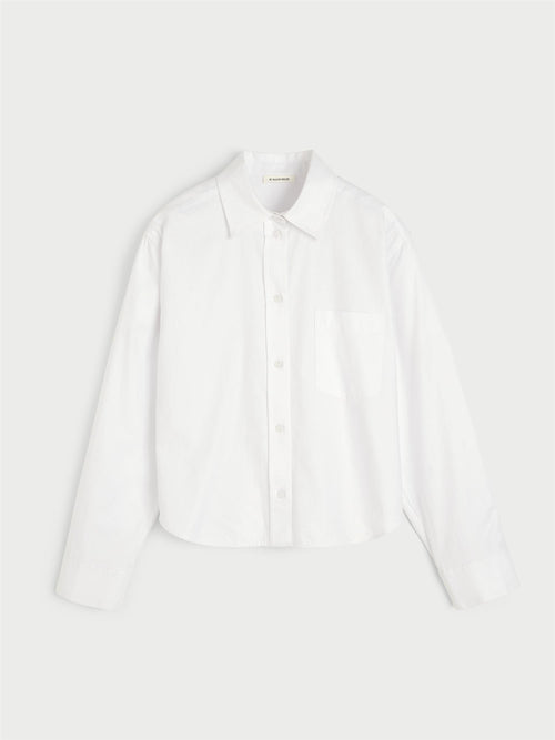 AUDREY CROPPED skjorte fra By Malene Birger i fargen hvit, laget i organisk bomull. Cropped lengde.