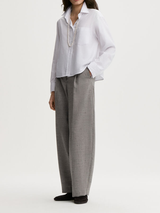 AUDREY CROPPED skjorte fra By Malene Birger i fargen hvit, laget i organisk bomull. Cropped lengde.