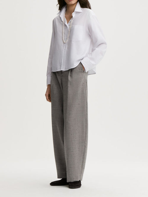 AUDREY CROPPED skjorte fra By Malene Birger i fargen hvit, laget i organisk bomull. Cropped lengde.