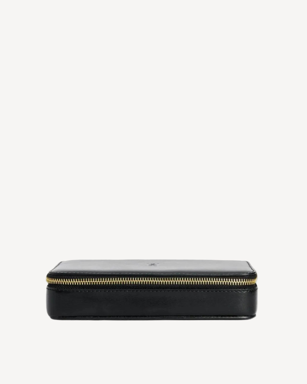 By Malene Birger Aya Cher smykkeskrin i sort, laget av resirkulert skinn, gummi og polyuretan, med monogram-logo.