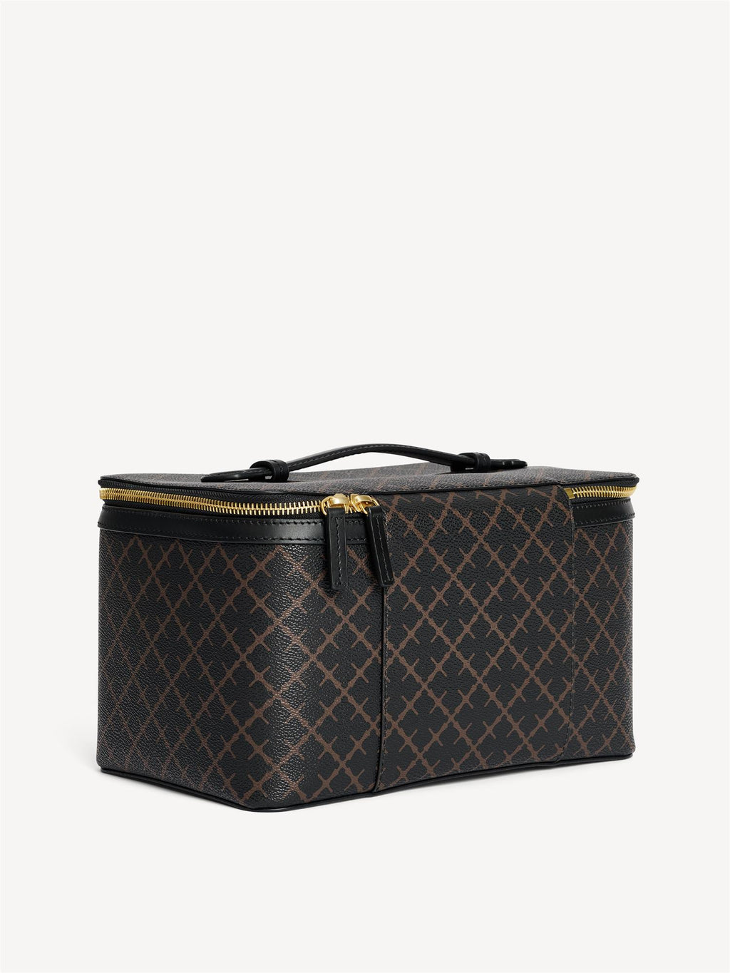 By Malene Birger Bae Beauty Box toalettmappe i brun, laget av polyvinylklorid med Signature Flower-print, med flere rom og en ekstra sminkepung.