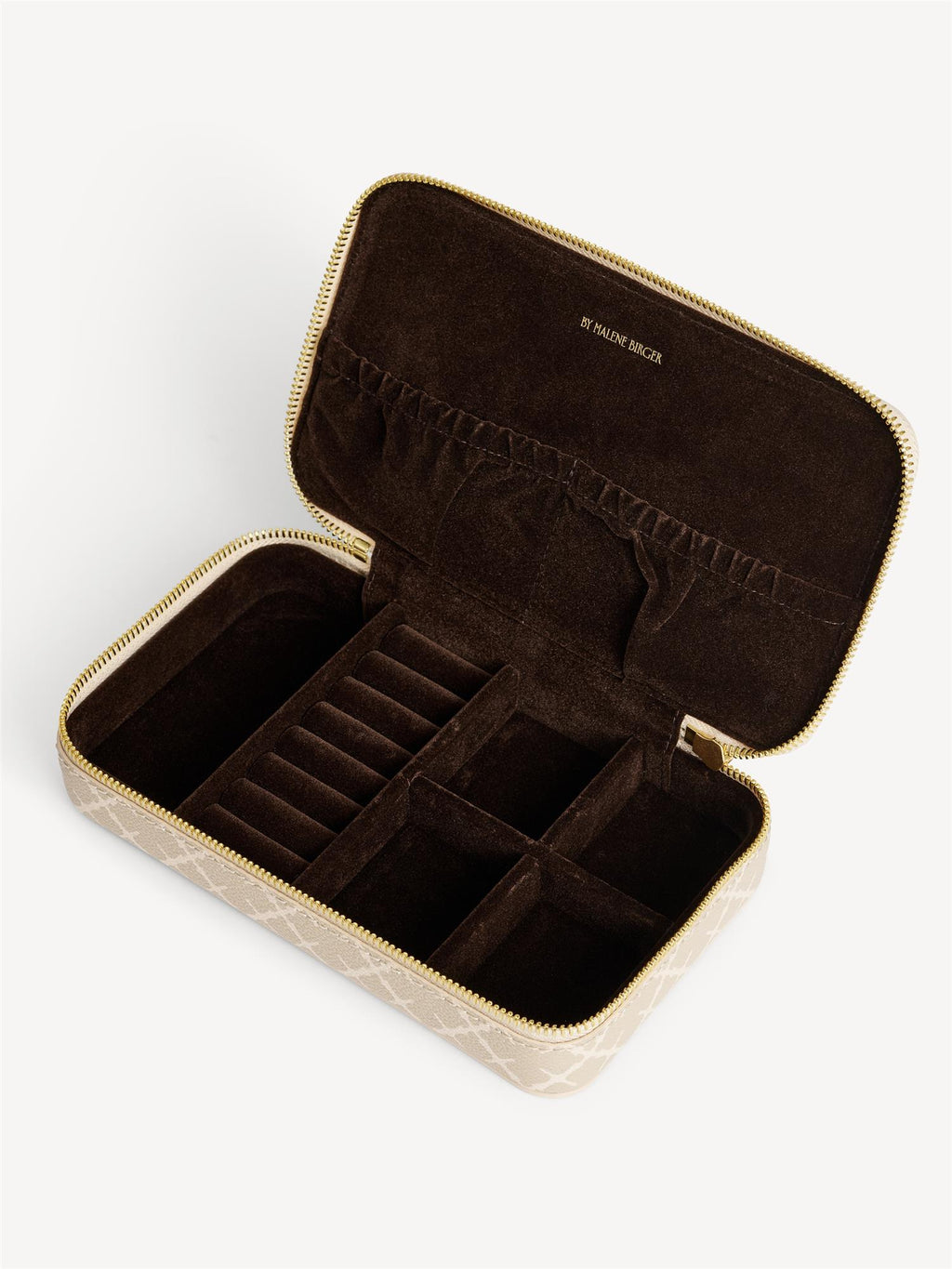 By Malene Birger Bae Cher smykkeskrin i beige, laget av polyvinylklorid med Signature Flower-print.