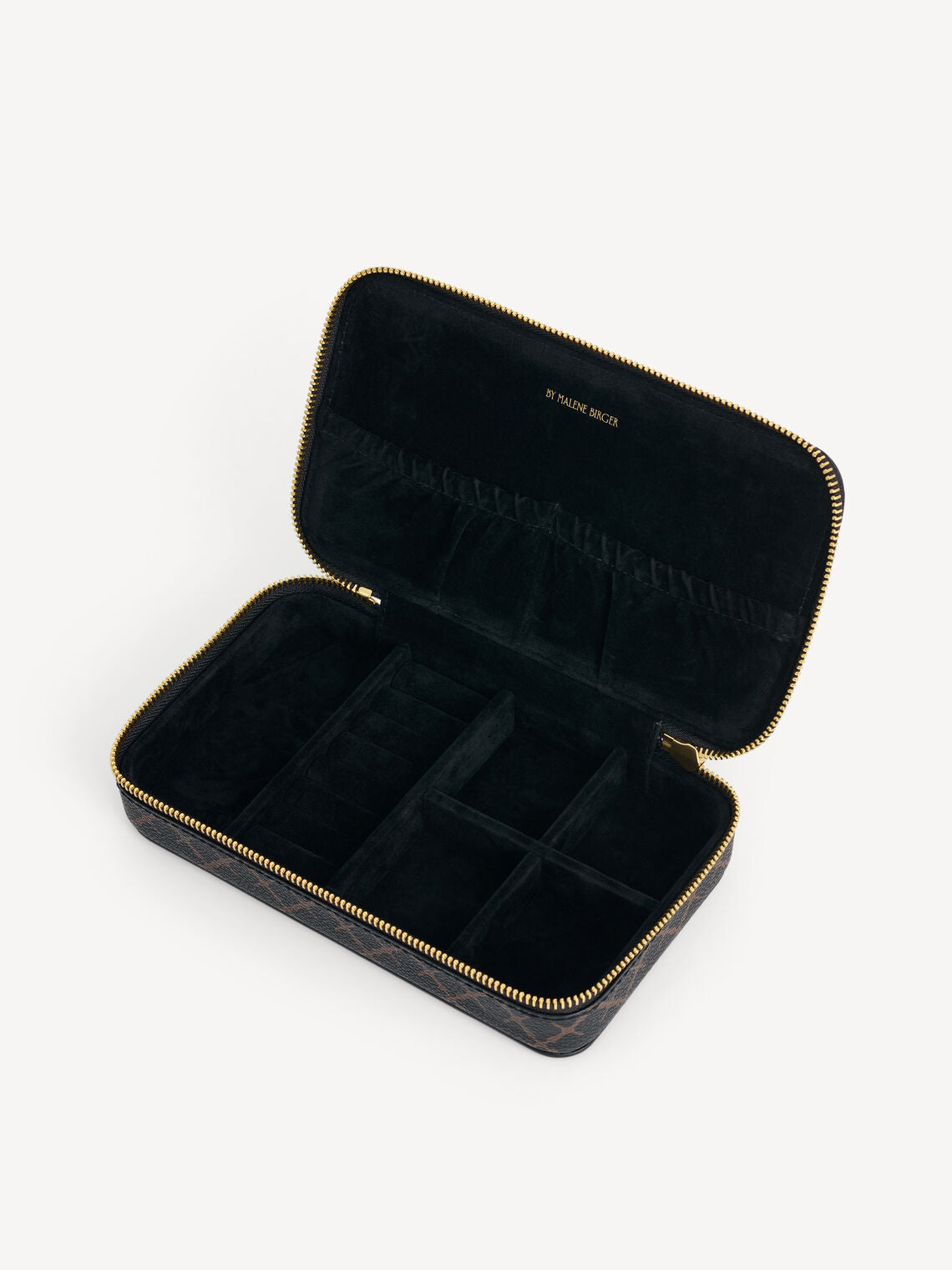 By Malene Birger Bae Cher smykkeskrin i brunt, laget av polyvinylklorid med Signature Flower-print.