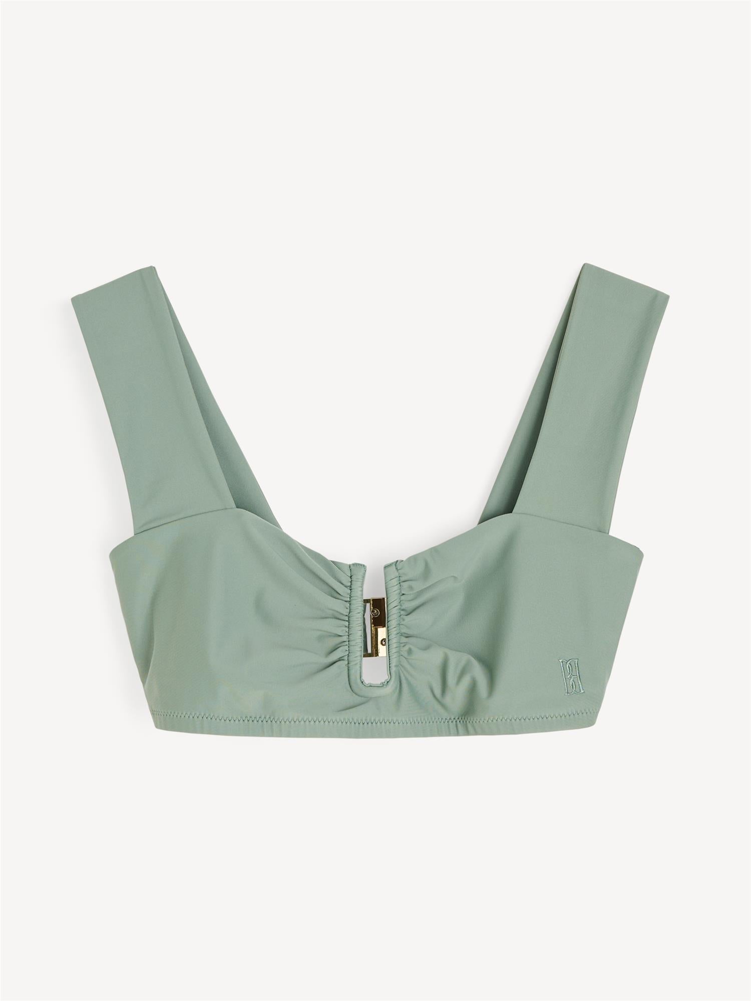 BELIRA bikinitopp fra By Malene Birger i grønn. Laget i resirkulert polyamide og elastane. Brede stropper, V-utringning i front og flatterende passform.