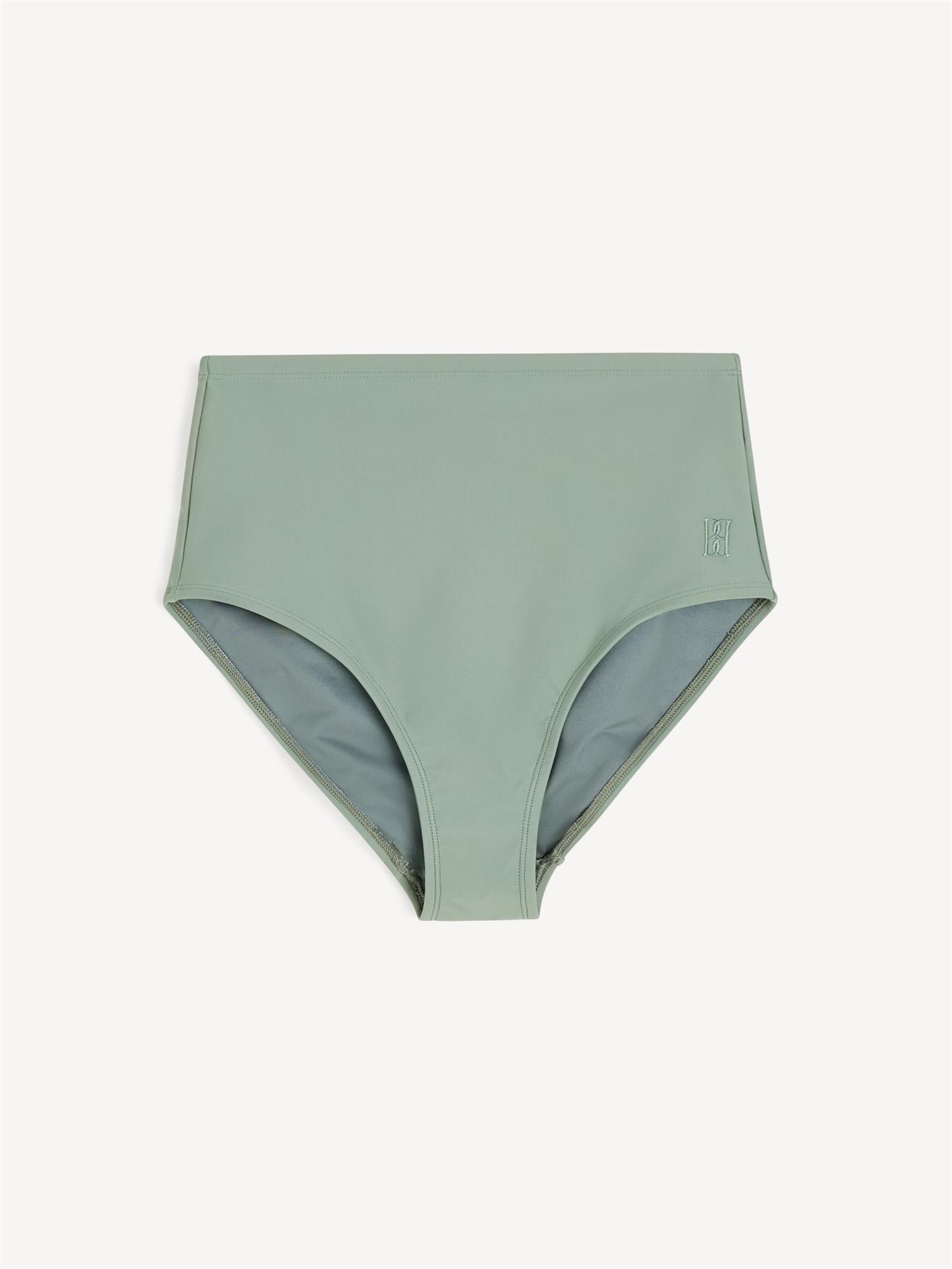 BELIRA bikinitruse fra By Malene Birger i grønn. Laget i resirkulert polyamide og elastane. Høyt liv og flatterende passform.