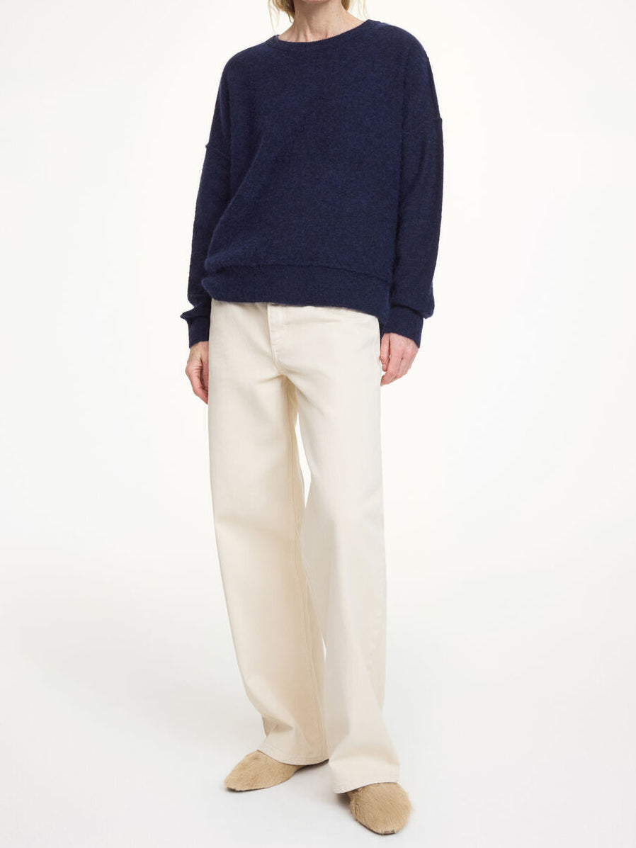 Blå oversized mohairgenser med vrengte sømmer og rund hals, mohair og ull – By Malene Birger