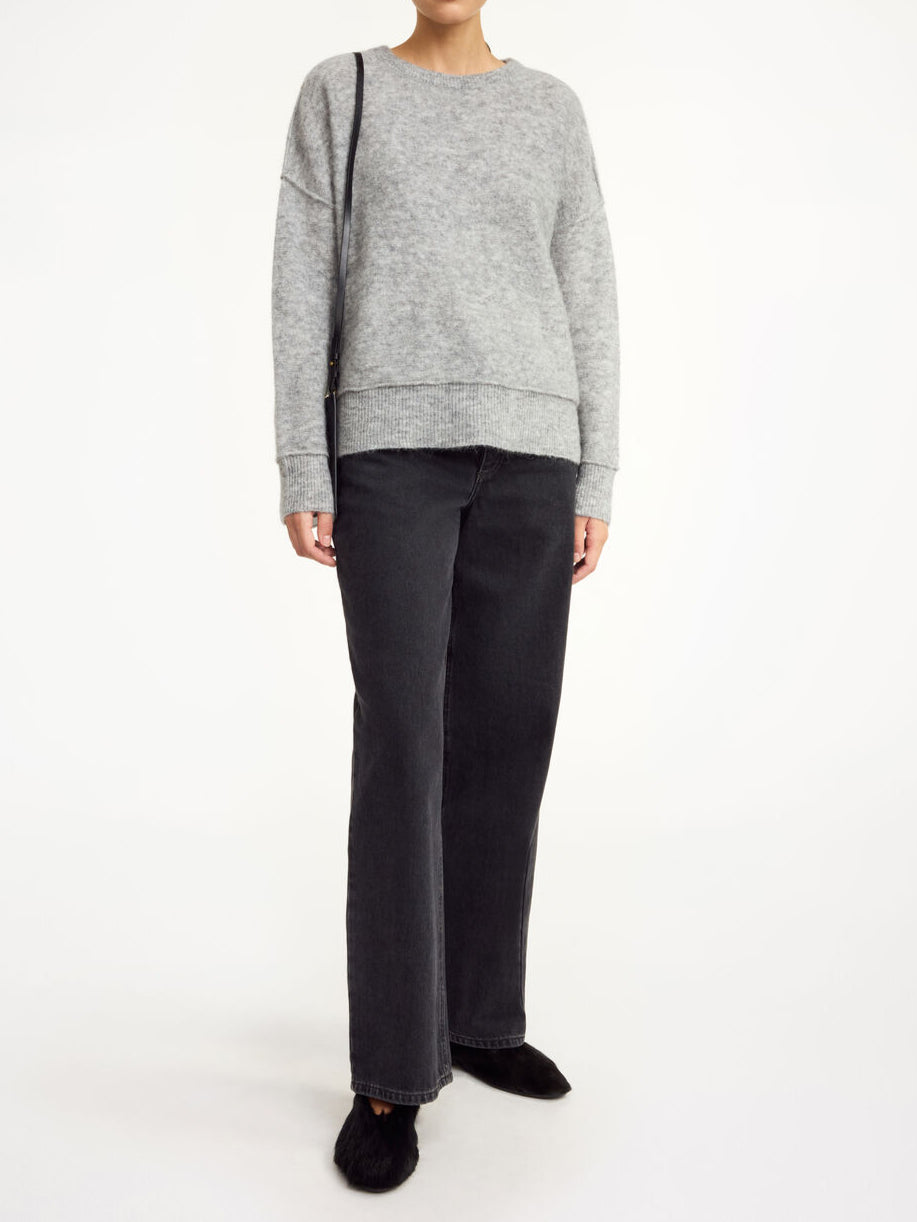 By Malene Birger BIAGIORMS genser i grå mohair og ull, med oversized passform og vrengte sømmer.