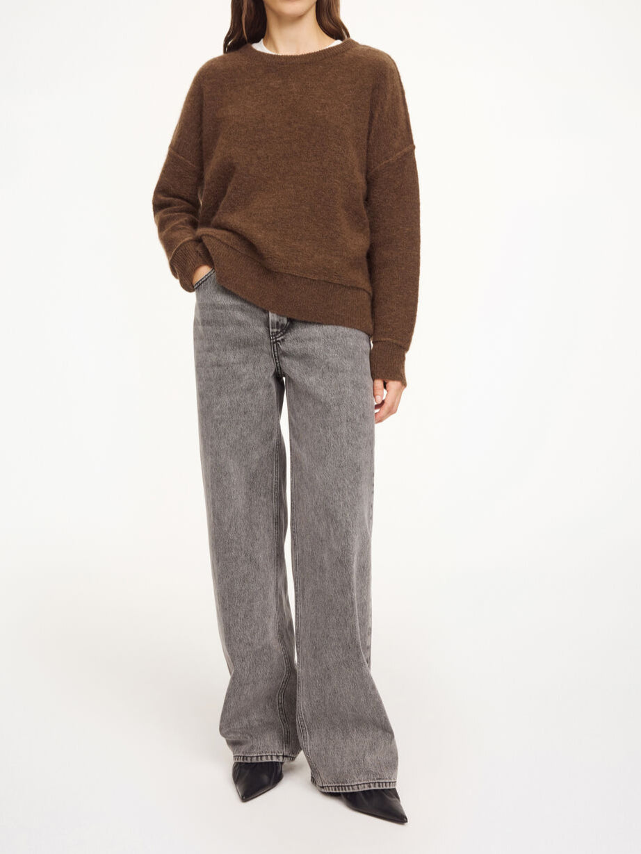 By Malene Birger Biagorms genser i mørkebrun mohair og ull, med oversized passform og vrengte sømmer.