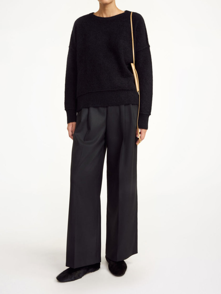 By Malene Birger Biagorms genser i sort mohair og ull, med oversized passform og vrengte sømmer.