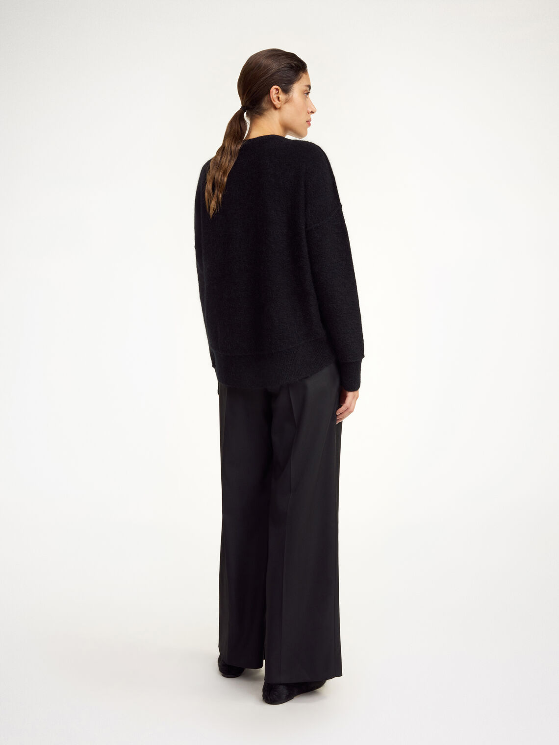 By Malene Birger Biagorms genser i sort mohair og ull, med oversized passform og vrengte sømmer.